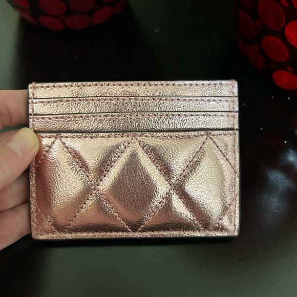 NWOT Kate Spate Glimmer Quilted Metallic Cardholder - Picture 4 of 5